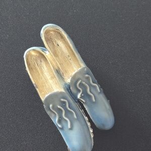 BSK  My Fair Lady Pin/brooch